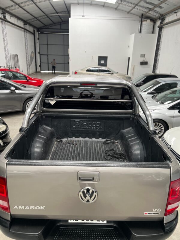 Volkswagen Amarok - Image 8