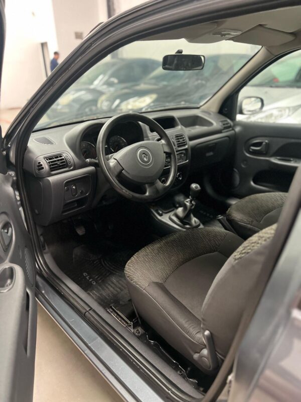Renault Clio - Image 5