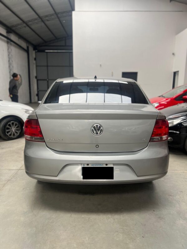 Volkswagen Voyage - Image 3